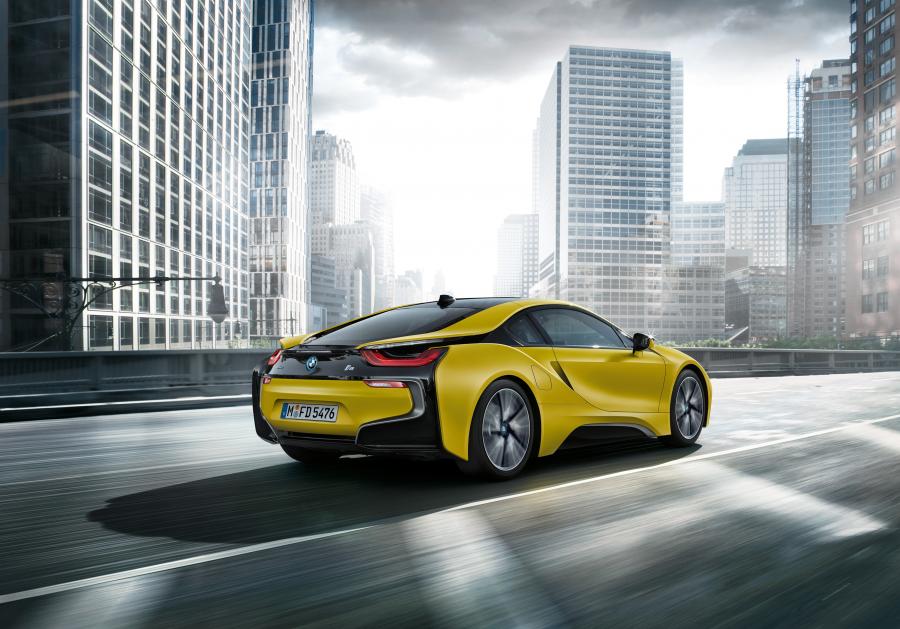  BMW i8 Frozen Yellow Edition 2017 года  (фото 5 из 9)